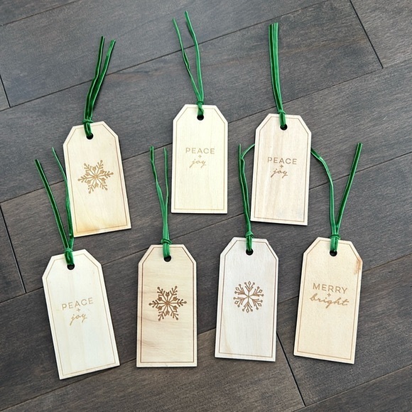 MY MIND’S EYE Christmas Holiday Titles Etched Wood Goft Tag Set, Velvet Ribbon 7 - Picture 1 of 10